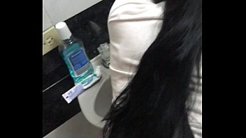 sexo con amiga  en el Baño